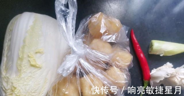 娃娃菜|油豆腐和娃娃菜一起做，家常美味，简单炒制即是美味！