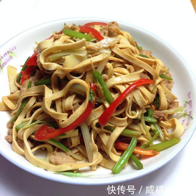 芹菜|10分钟快手家常菜之芹菜炒千张,小孩子爱吃您还能不会吗