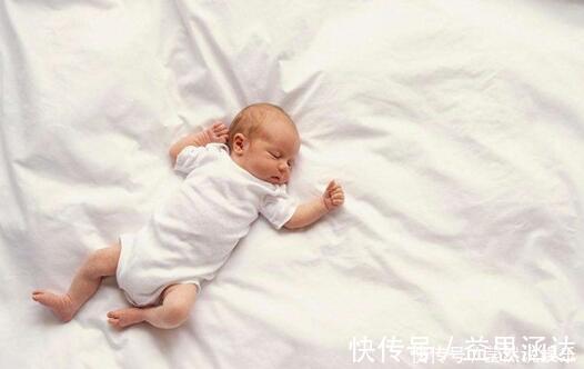 被子|宝宝喜欢蹬腿是好事3种情况妈妈要注意,别忽视宝宝的健康