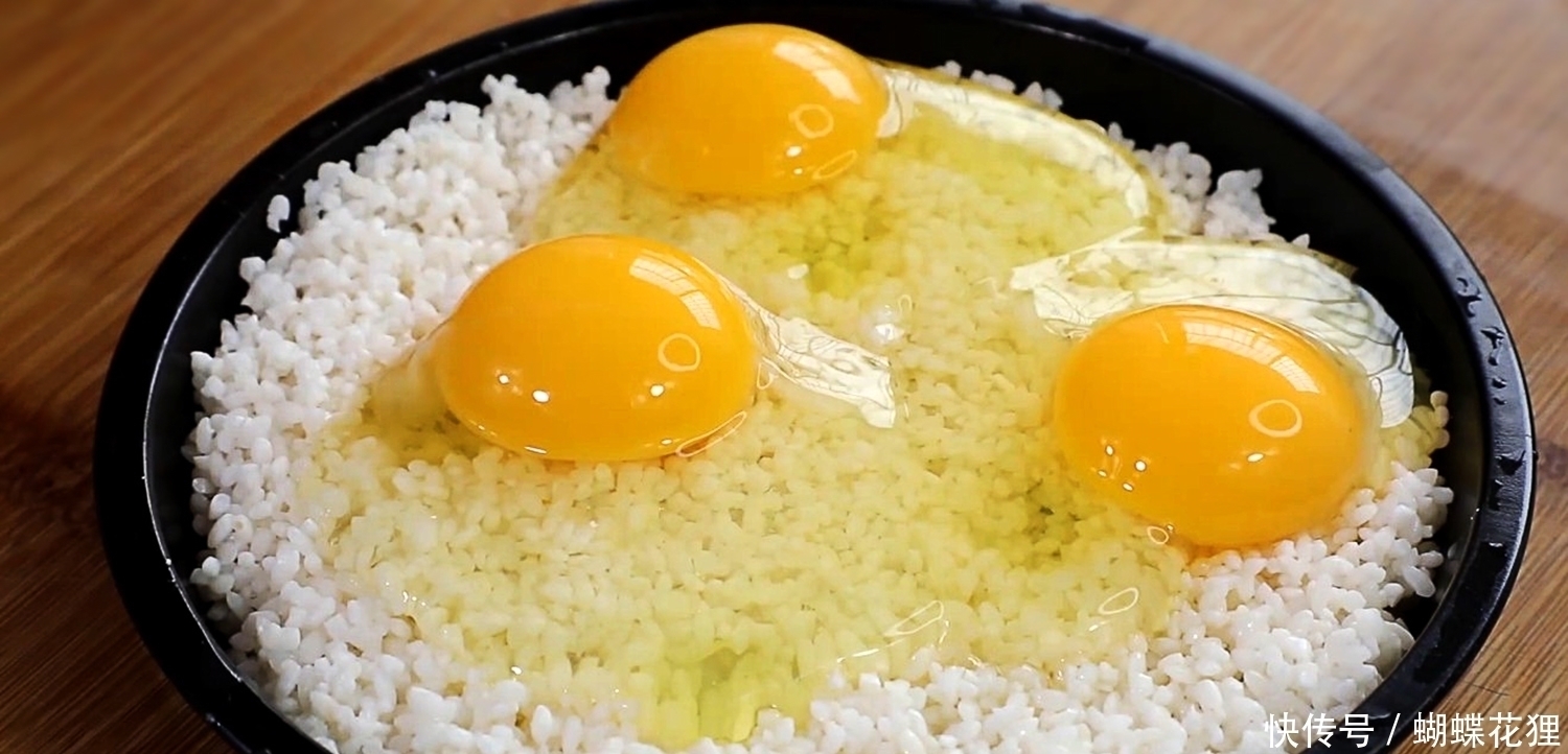 大米新吃法,加3个鸡蛋,不煮不蒸,酥脆又筋道,孩子抢着吃