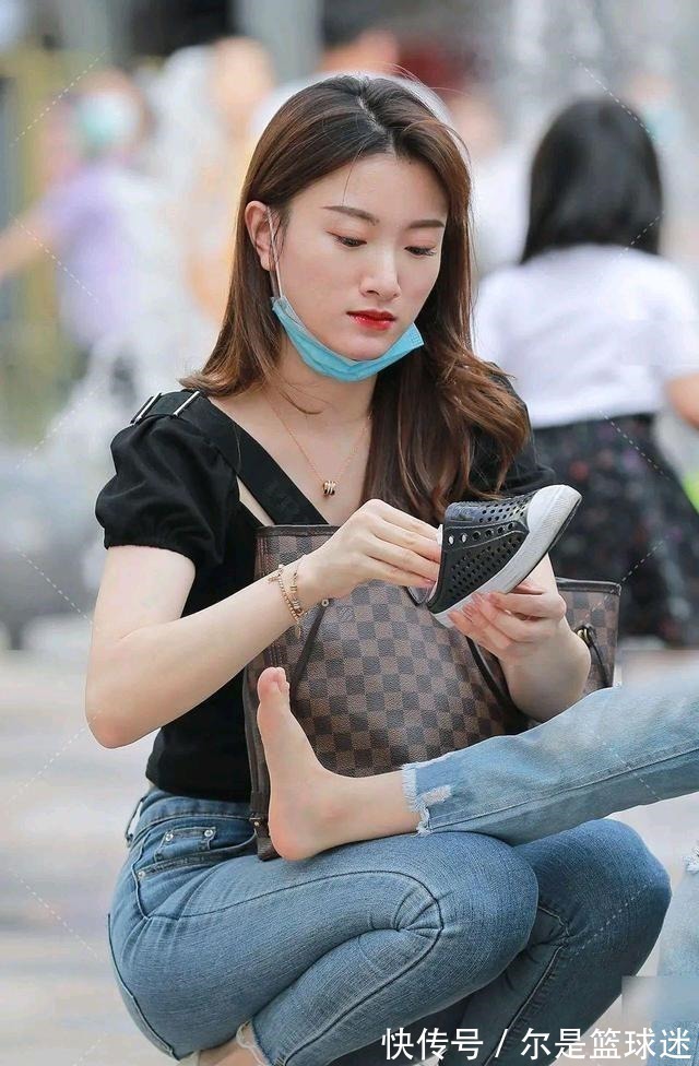 装扮 穿上时尚美女最爱的打底裤装扮,穿起来显嫩更可爱,快来看看!