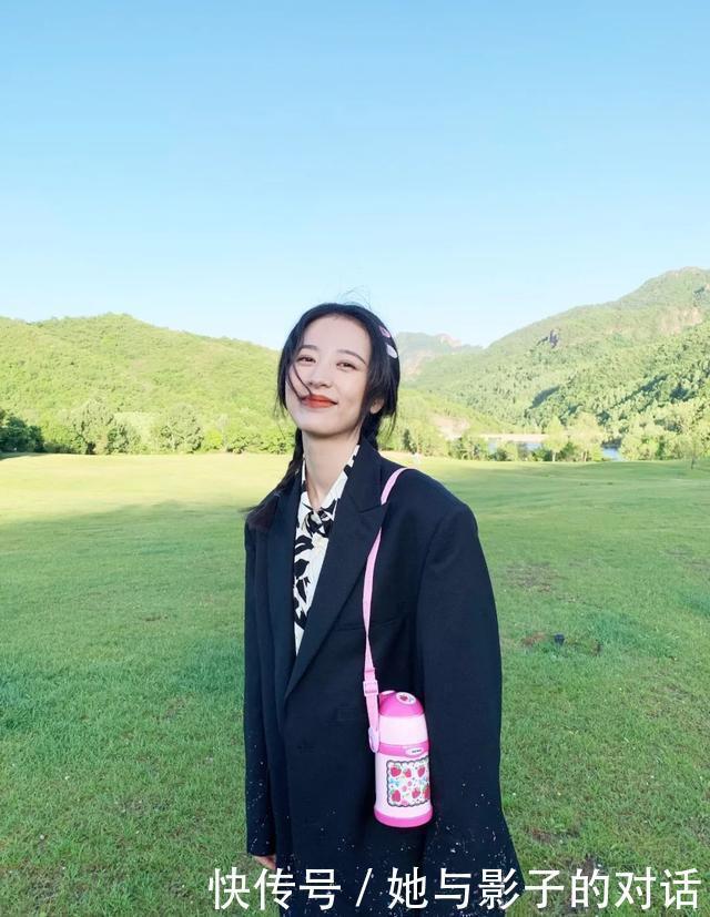 换掉|换掉你的裙子,今年秋天流行这4件“外套”,谁穿谁好看