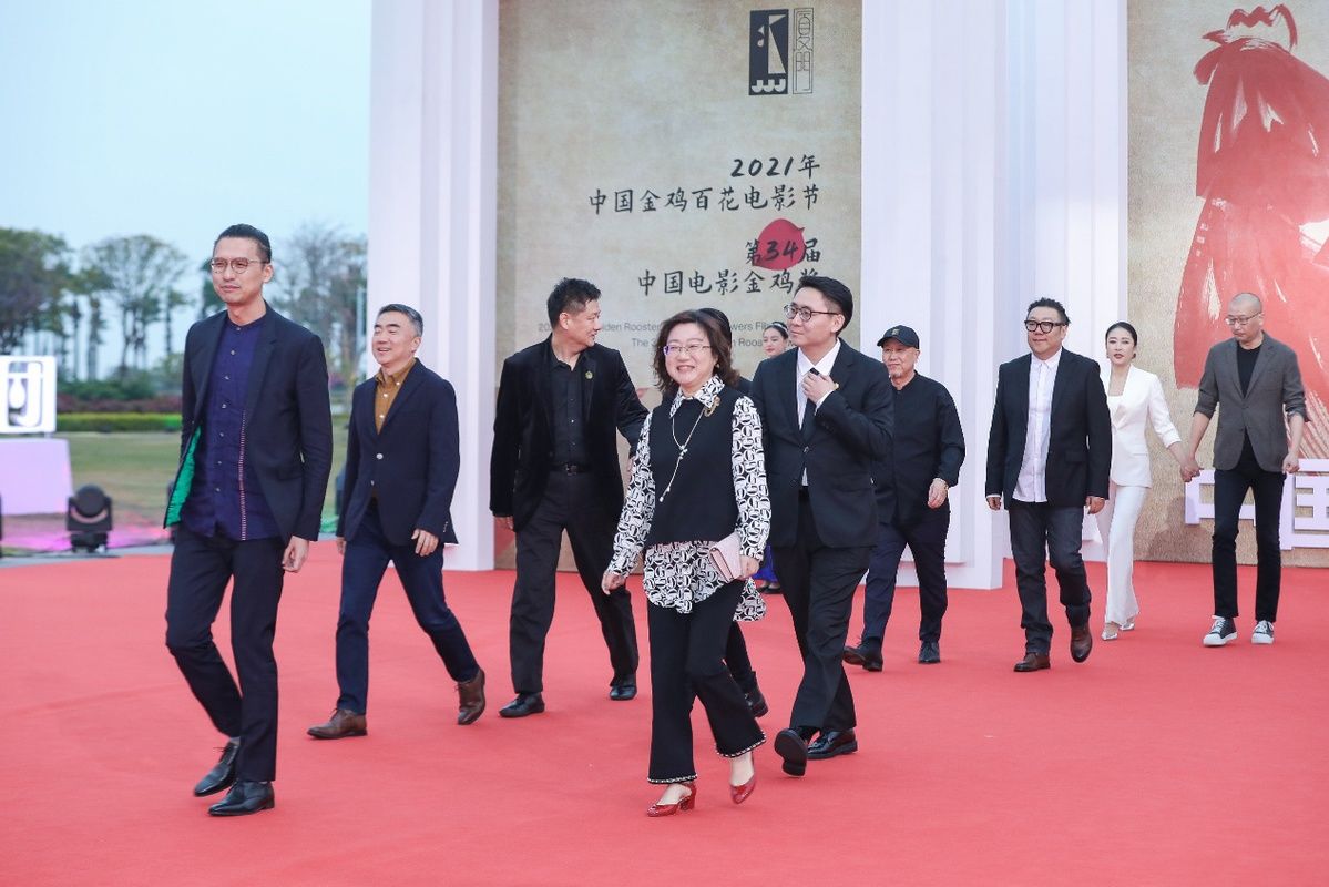 星光閃耀 照亮鷺島！ 明星大咖紛紛登場(chǎng)第34屆中國(guó)金雞百花電影節(jié)閉幕紅毯