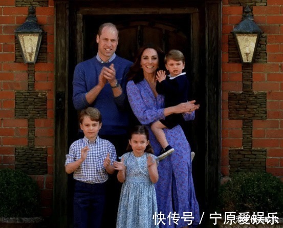 凯特 莱后和凯特同穿蓝色印花裙一个裙子太松垮显胖,另一个活泼娇媚