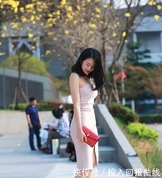 风情|街拍:青春靓丽的小姐姐,时尚的打扮,尽显女性风情