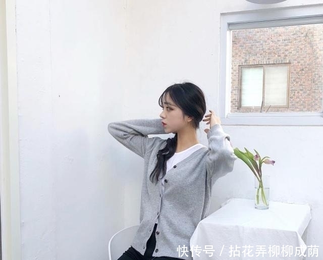 贴身穿的休闲裤增加整体时尚感，尽显个性独特