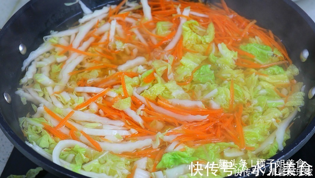 蒜泥|白菜别炒着吃了，教你一个新做法，我家一周吃8次，比肉还过瘾