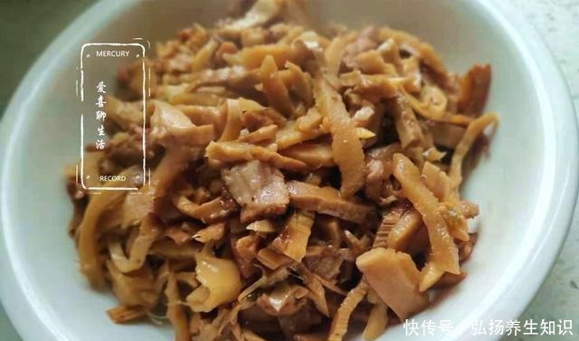 新年里，这菜一定要吃点，清香脆嫩又低脂，通肠道防便秘解腻开胃！