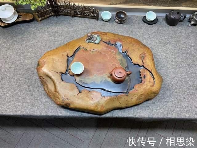 极品@这才是“极品”美石,好皮色+好雕工,刻成茶盘后美的不可思议