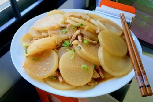 萝卜别腌着吃，和它是绝配，简单炒一炒，营养滋补，不懂可惜了