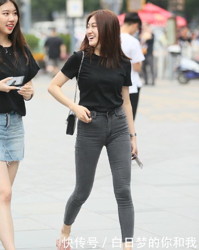 追求|追求简约时尚的路上,由黑色系为你保驾护航