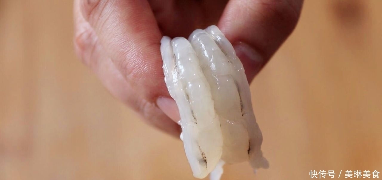 教你做抓炒大虾,虾肉一点也不老,外酥里嫩,包裹着酸甜咸的酱汁