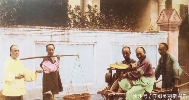 鸦片|晚清老照片:两个洋妞上下铺抽鸦片,蹲在公堂的女子很无助