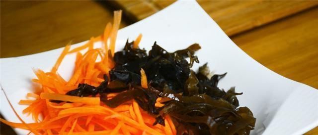  孩子|3个鸡蛋，2个杏鲍菇，简单一做，我家一周吃5次，上桌孩子超爱吃