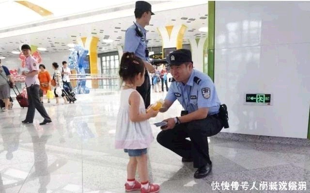 民警|4岁女孩在商场和父母走散，当她说出爸爸名字后，民警笑翻了