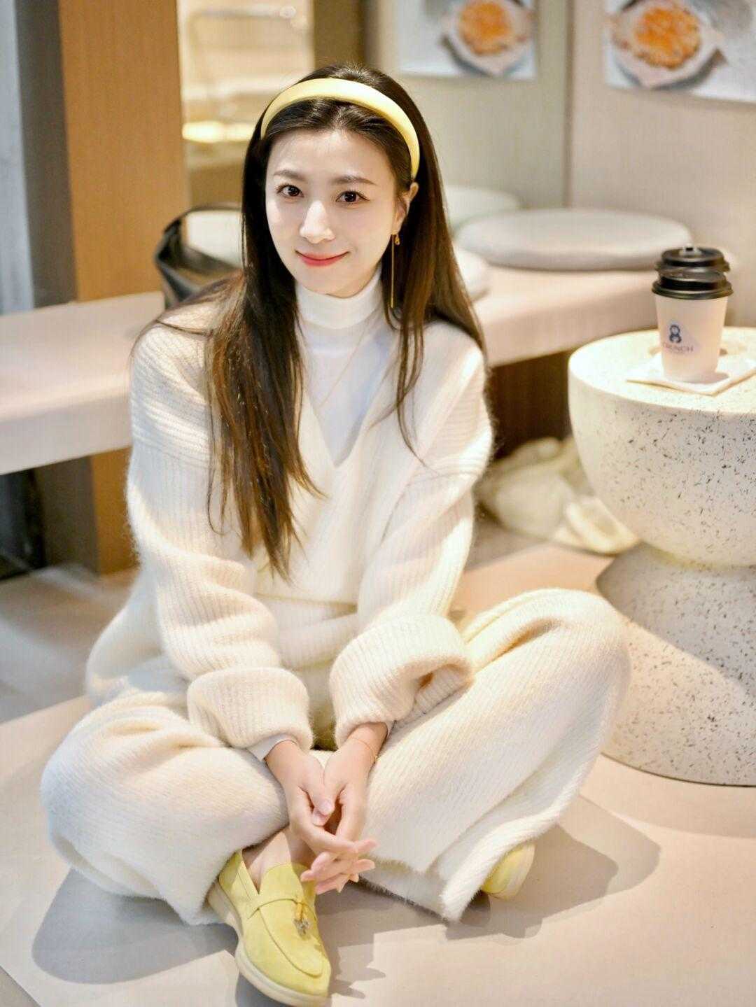 v领|像太阳般温暖的套头毛衣,最适合这个冬季了,温柔慵懒又显白