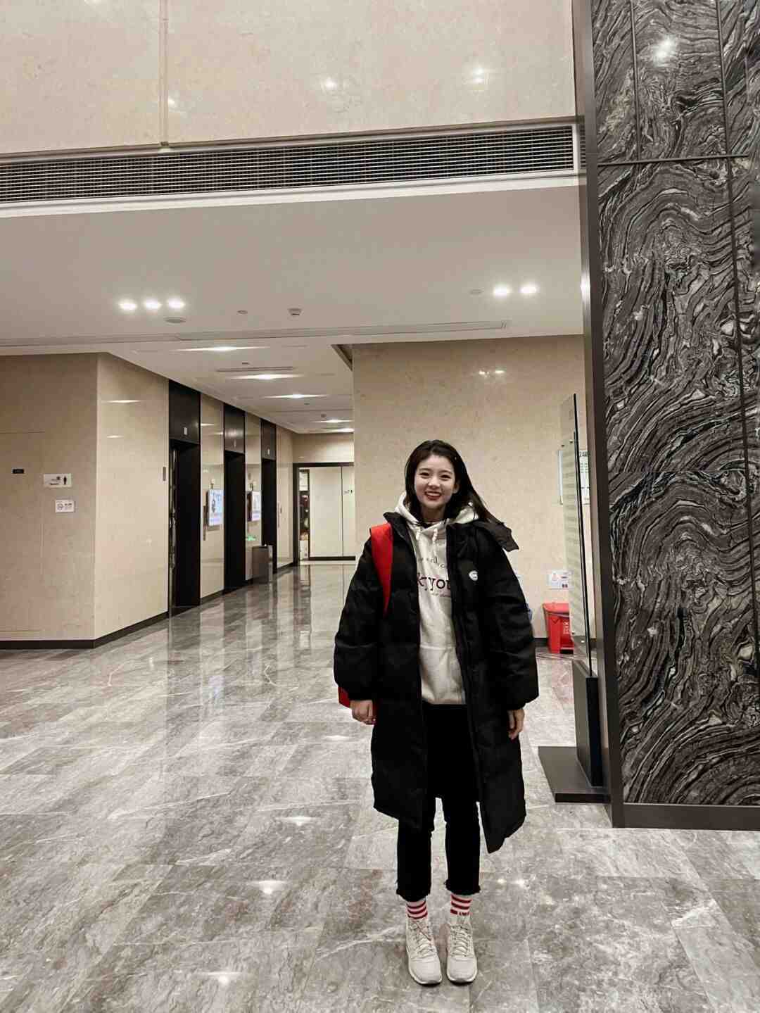 基础款 冬天选外套不要盲目跟风,这几款简约大气又经典,怎么穿都好看