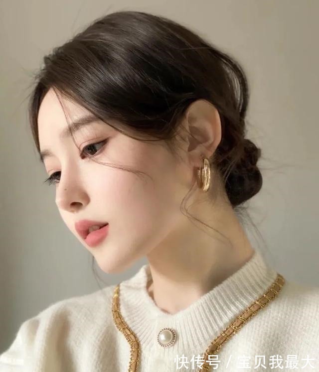 鲨鱼 别再披头散发了!这3个发型够美够撩人,清凉显脸小