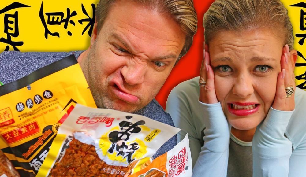 英国人来中国,咬紧牙买3包辣条,结账时给30块转身就被老板抓住