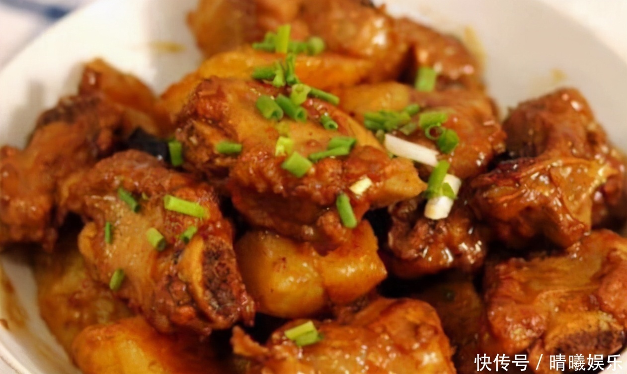 女性不想满脸皱纹,要学会吃三种美食,美容养