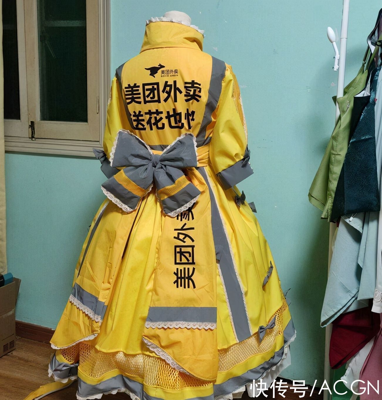 外卖服|穿LO装汉服上班上学越来越常见，我很支持，但有一种行为坚决反对