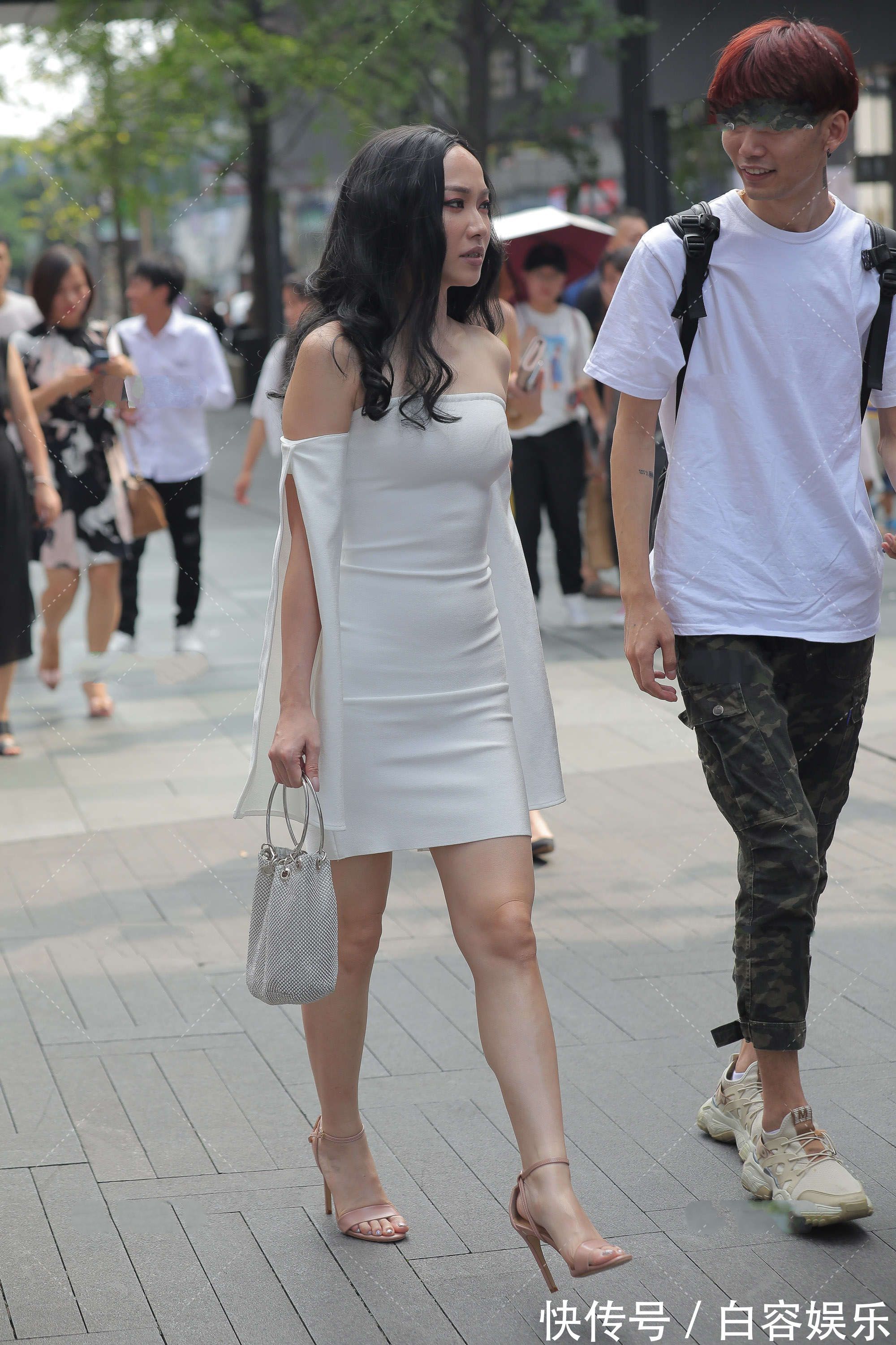 长袖 去掉繁琐的穿衣花样，简朴长袖搭配皮裤简单又酷潮