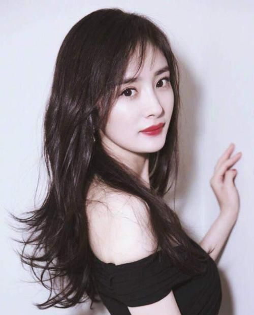 毛糙感|年过40的女人,留什么发型显年轻?试试这几款,优雅大气还时髦