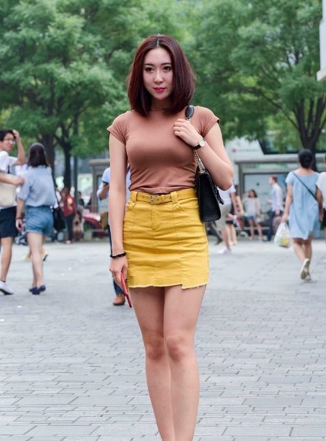展现|简单大方的裙装,清爽唯美的感觉,很显青春活力的气质