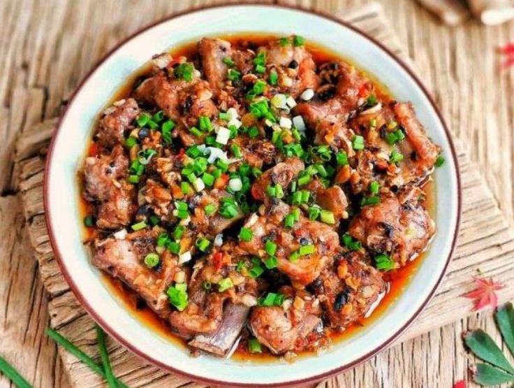 做豉汁蒸排骨，牢记“2个要点”，蒸好后排骨软嫩不腥，味道浓厚