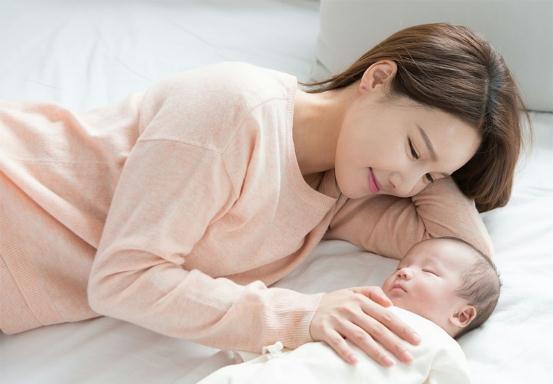 宝宝|如何看待不给婴儿喝水,不把尿等现代育儿观念?