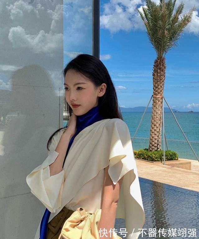显高显瘦|普通人的“高级穿法”，粉色衬衫配白色阔腿裤，显高显瘦还洋气