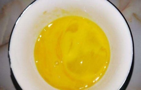 韭菜炒鸡蛋，先炒韭菜还是鸡蛋顺序错了，难怪鸡蛋老，韭菜发黄