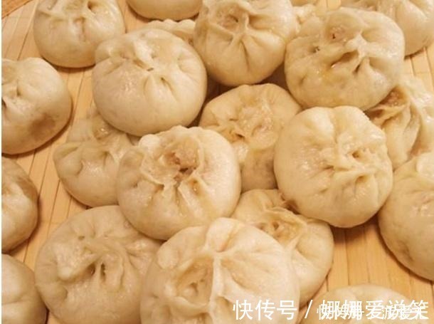 妙招蒸包子上锅蒸之前多加“一步”，包子又香又软，好吃极了！