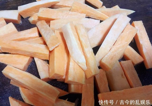 超好|家里又开始囤红薯了,吃腻了蒸煮,试一试黑椒烤红薯,味道超好