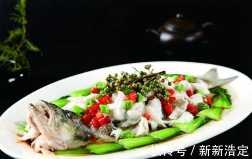 鱼片|厨师长用“这一招”做鲜椒鲈鱼,鱼肉鲜香,营养丰富,鲜嫩不腥