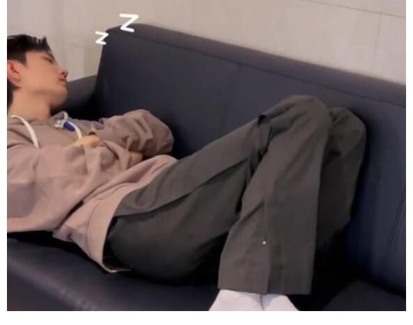 活動方|肖戰(zhàn)晚會花絮被放出,炸場演出的背后讓人心疼,獲活動方高度評價(jià)