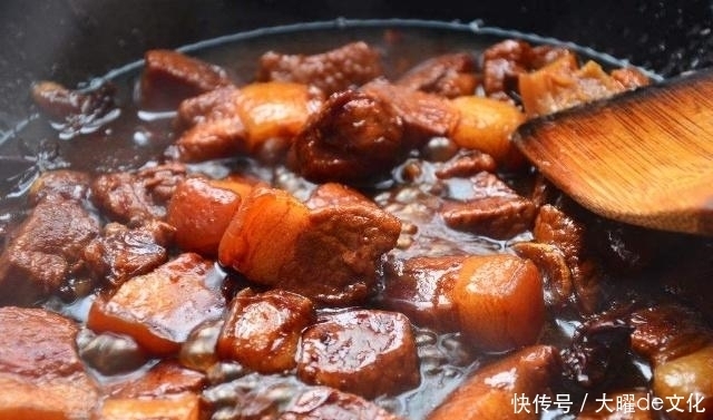 中醫(yī)認(rèn)為：45歲以后，多吃2青，少吃2紅，有助養(yǎng)肝臟