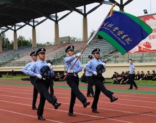 中国人民|这5所警校考上就是公务员, 入警率“最高”, 专科生也有机会报考