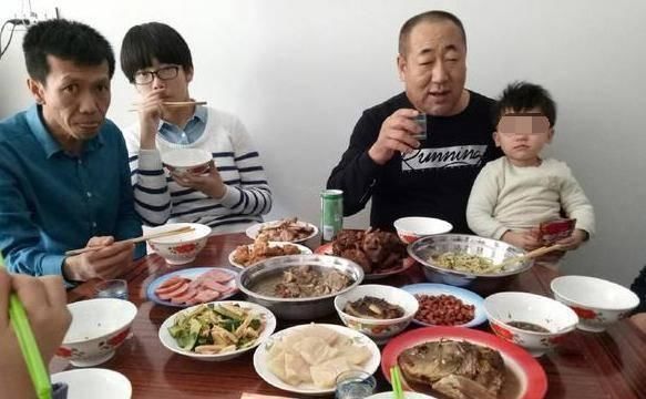 险些|奶奶“你总来我家吃饭,不害羞吗”,孩子一句话爸爸险些喷饭