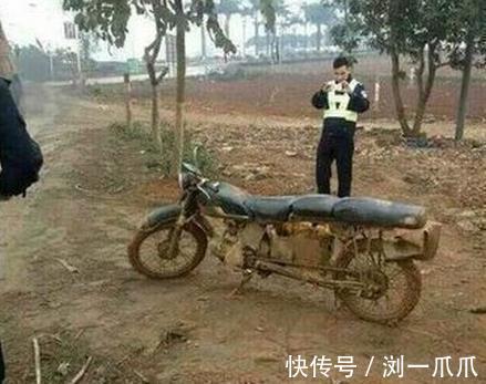 |搞笑GIF：花了三个月改装的，准备开着去撩妹，刚出村口就被查了