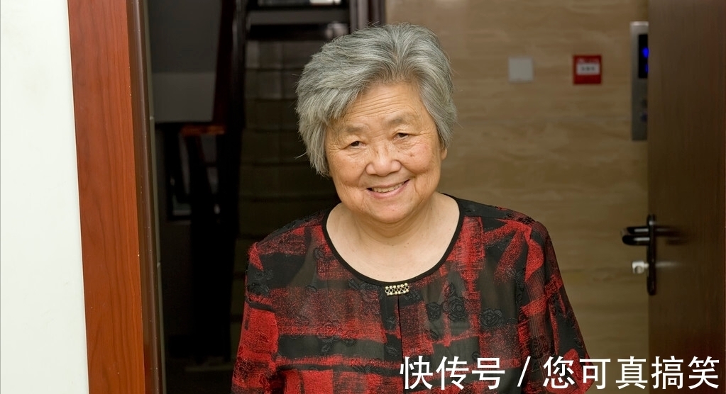 独处|90岁奶奶坦言:独处、不合群是老年人健康长寿的关键