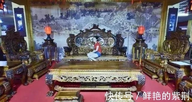 官帽椅&20多吨的黄花梨就出了17件家具,标价1.9亿,卖了5年都卖不出去!