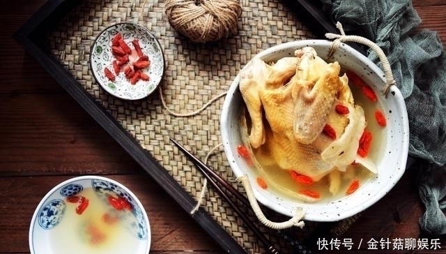 公鸡|产后坐月子，“吃鸡”有讲究公鸡和母鸡，其实差别很大