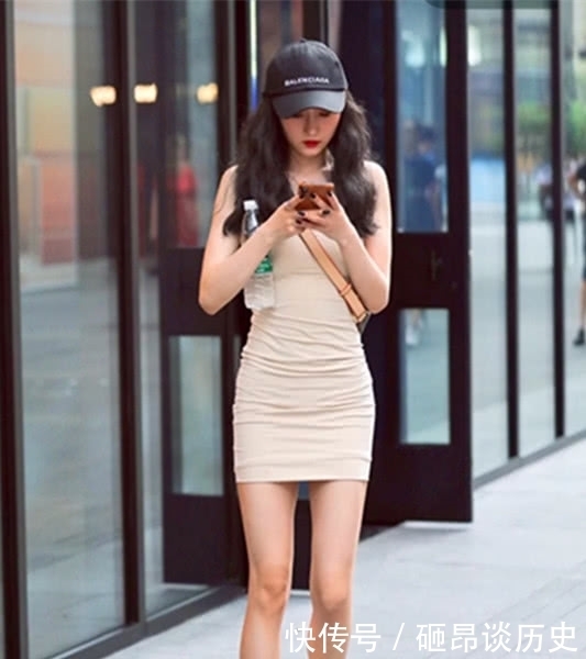 街头|街头美拍,气质成熟华丽的靓丽美女,穿搭美轮美奂