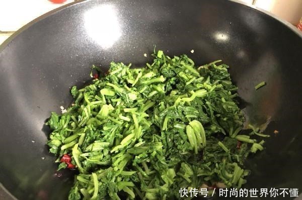 萝卜缨|“天然开塞露”被发现,通便滑肠,一次吃一盘,轻松排空黑宿便!