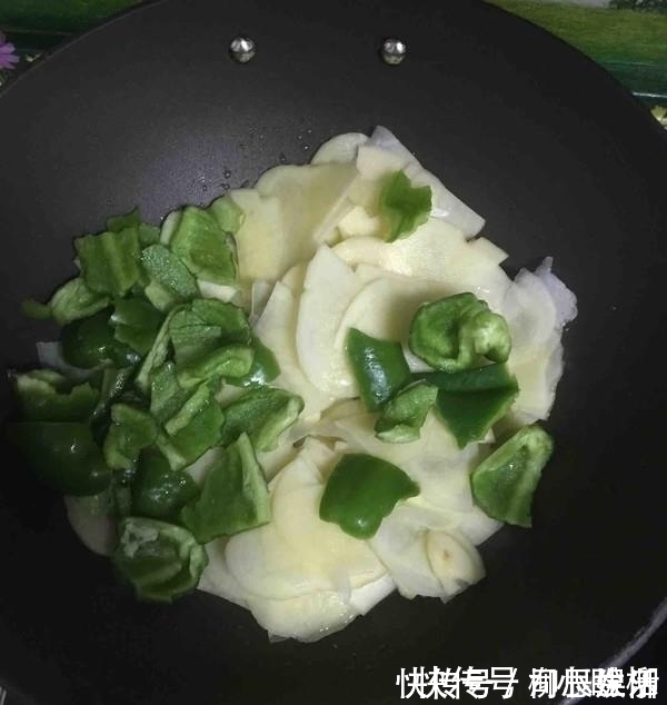 十三香|“天然泻药”终被找到,和土豆一起吃,隔天排便,常吃体重不过百