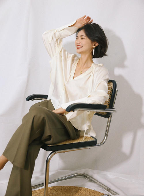 适合职场穿的“衬衣”穿搭灵感：学会这几种“法式”搭配法