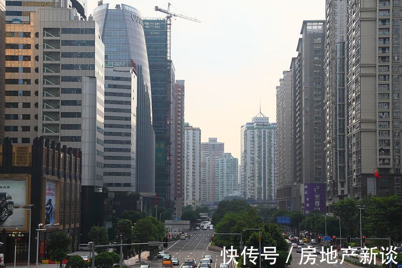 银行行长|今明两年，人们是尽快买房还是存钱？两位银行行长“几乎明示”！