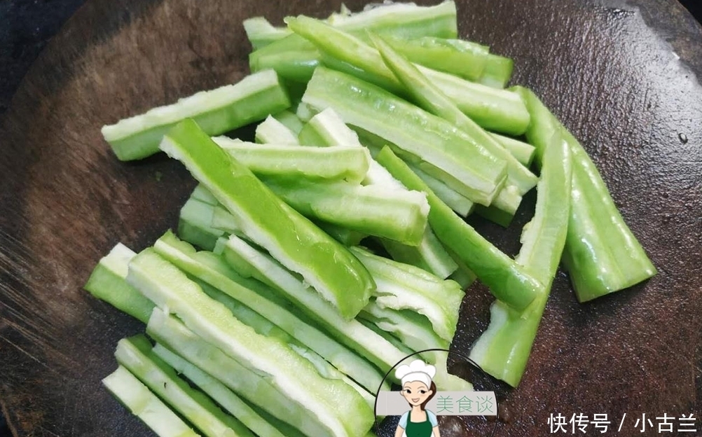 三样素菜一起炒,实在太好吃了,难怪儿子喜欢,一周吃3顿不过瘾