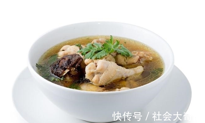 原味|炖鸡汤时，牢记“3放2不放”，鸡汤鲜美无异味，营养又好喝